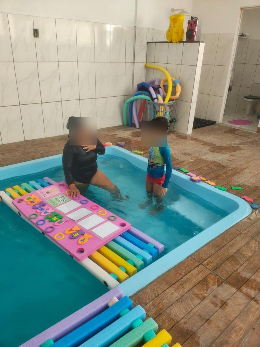 Sessão de hidroterapia na piscina aquecida da TEA Encantar